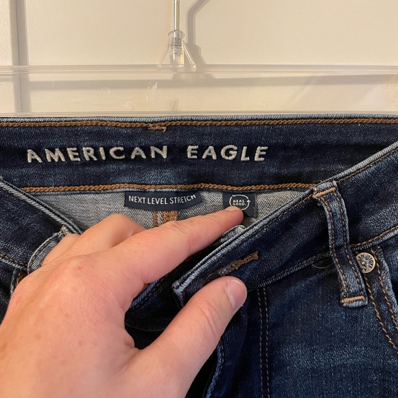 American Eagle women’s jeans. Size 6 regular. Next level stretch. Like new! - Picture 2 of 6